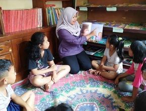 Berita Jateng: Mahasiswi Asal Salatiga Membuat Taman Baca untuk Mengalihkan Anak dari Gawai