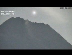 Viral Cahaya Misterius Lintasi Gunung Merapi, Ini Kata BPPTKG