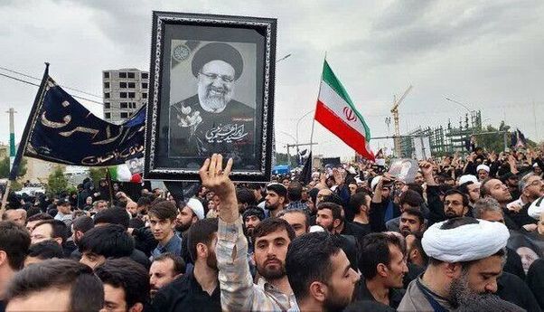 Ribuan Warga Iran Tumpah Penuhi Jalanan Berikan Penghormatan ke Presiden Ebrahim Raisi