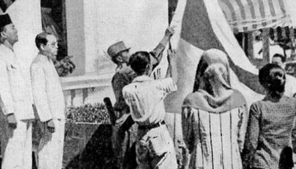 Tak Disangka, Kain Bendera Pusaka Indonesia Ternyata Diambil dari Tenda Kaki Lima Milik Pedagang Kecil