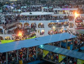 Berbahaya! Kebijakan Lockdown Bangladesh Justru Membuat Kerumunan Tak Terkendali di Pelabuhan