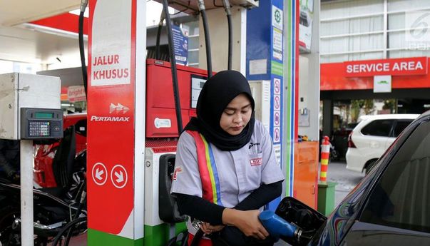 Mitos atau Fakta, Menggoyangkan Kendaraan Bikin Pengisian BBM Optimal?