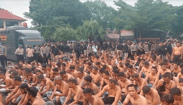 Polisi Tangkap 725 Pendemo Anarkis di Polda Jabar, 301 Bertato dan 24 Residivis