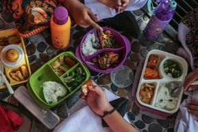Hari Ini Solo Mulai Uji Coba Makan Bergizi Gratis di 3 SD, Dananya dari Pihak Swasta