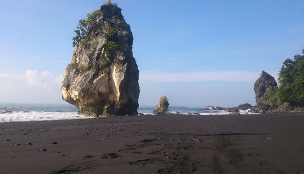Ini Deretan Pantai di Lumajang yang Sedang Hits