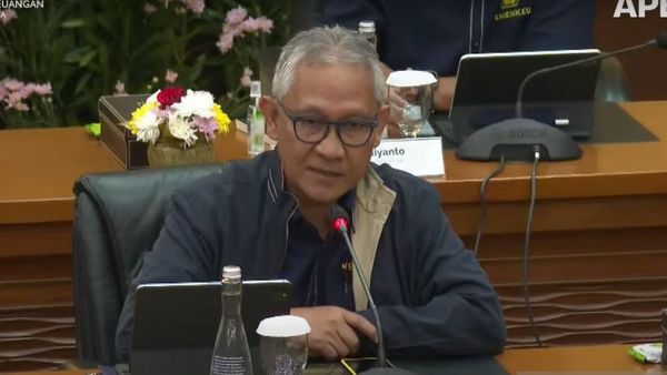 Kemenkeu Pastikan Harga Jual Eceran Rokok Konvensional dan Elektrik Naik Mulai 2025