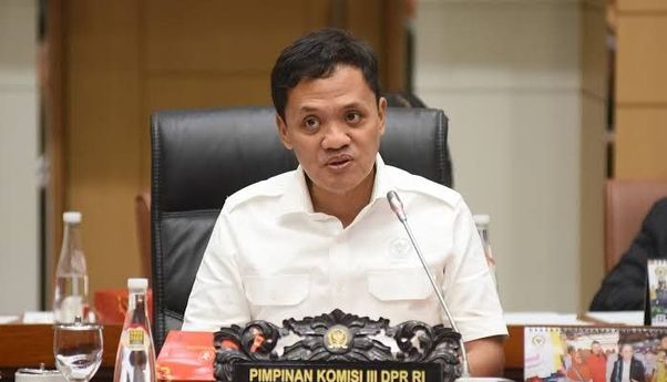 Ketua Komisi III DPR Nilai Polisi Tetap Memerlukan Senjata Api: Masa Bawa Pentungan