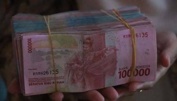 Mobil yang Angkut Rp2,1 Miliar Ditutup Terpal Dikawal Polisi ke Magetan, Uangnya untuk...