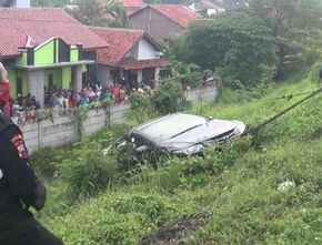 Mobil Meluncur dari Tol Adiwerna Tegal Akibat Genangan Air, Ini Pengakuan Pengendara