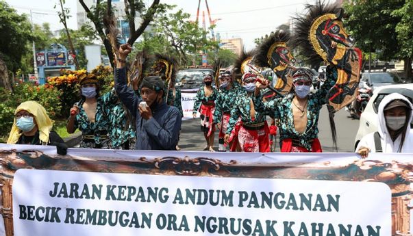 Seniman Jaran Kepang Ruwat Gedung DPRD Jateng, Ada Apa?