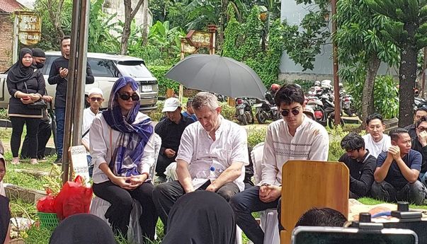 Terungkap Ternyata Ibunda Maxime Bouttier Tutup Usia di Rumah Luna Maya