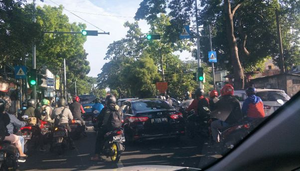 Dear Gubernur Anies Baswedan, Begini Kemacetan Parah di Flyover Lenteng Agung Saban Pagi