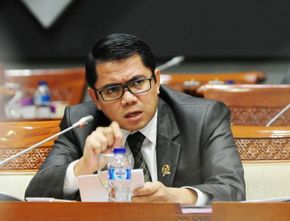 Arteria Dahlan Ketahuan Pakai Bahasa Sunda ‘Ujug-ujug’ dalam Rapat, Budayawan: Katanya Gak Boleh