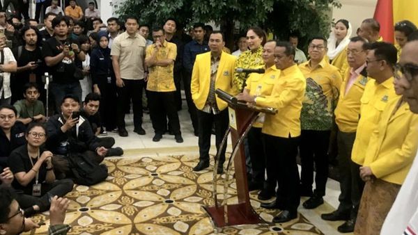 Bahlil Umumkan Susunan Pengurus Golkar, Tidak Ada Nama Jokowi dan Gibran