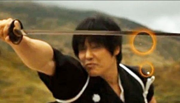 Samurai Catat Rekor Dunia Gunakan Teknik Pedang Belah Peluru yang Ditembakkan ke Arahnya