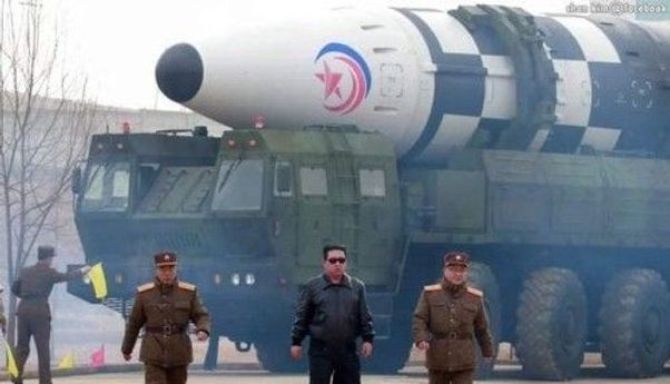 Tampil Sangat Cool! Kim Jong Un Jadi Aktor Utama di Video Klip Peluncuran Rudal Hwasong-17