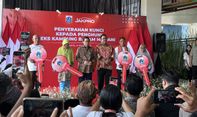 Warga Kampung Bayam Akhirnya Terima Kunci Rusun setelah Penantian Bertahun-tahun