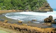 Nikmati Keindahan di Pantai Bengkung Malang