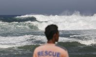 Berita Terbaru di Jogja: Dihantam Ombak Besar, Kapal Nelayan Terbalik di Pantai Drini Gunungkidul