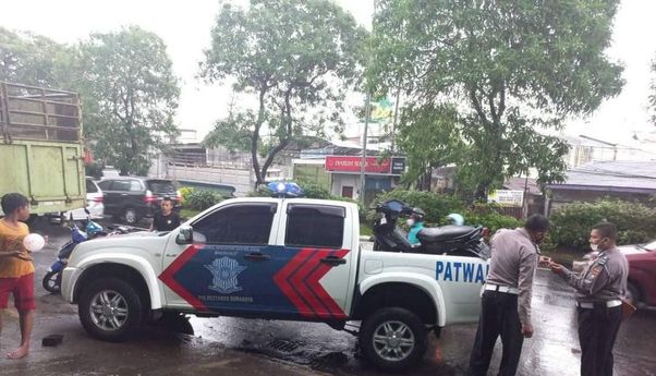 Viral! Mobil Patwal Polisi Acuhkan Korban Kecelakaan dan Hanya Berlalu Begitu Saja Dikecam Netizen