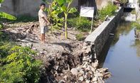 Baru Jadi, Talud Senilai Nyaris Rp 200 Juta di Tegal Ambruk