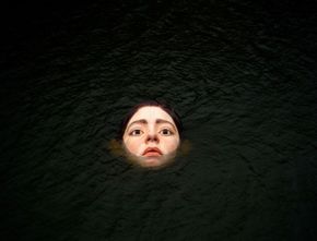 Sosok Perempuan Misterius Ini Mengambang di Sungai, Tak Ada yang Bisa Menolong dan Inilah Fakta Sebenarnya