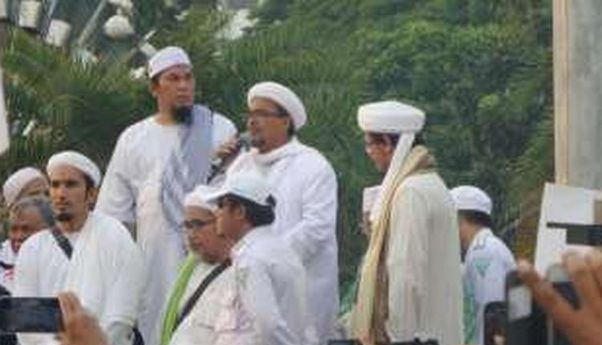 Berita Terbaru: Habib Rizieq Isi Pengajian di Cipayung, Jemaah Abai Protokol Kesehatan Covid-19