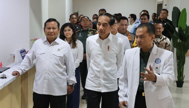 Presiden Jokowi Resmi Berikan Gelar Jenderal TNI Kehormatan ke Prabowo Subianto