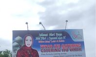Wajah Kartini Malarangan Pemilik Vinar Catering Goyang-goyang, Jalan di Depan Kejari Palu Ditutup