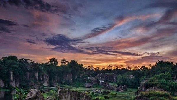 Kecantikan Tempat Wisata Tebing Koja di Tangerang yang Mirip Dunia Para Dino