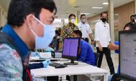 Penggiat Medsos Kurawa Minta Jokowi Setop Seremoni Vaksinasi Massal, Ada Apa?
