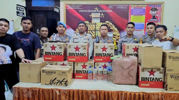 Razia Miras Jelang Pemilu, Polsek Kota Utara Gorontalo Sita Ratusan Botol Termasuk Cap Tikus