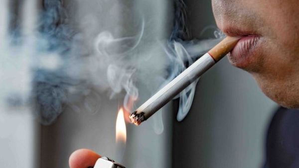 Inilah Bahaya Buat Tubuh Jika Buka Puasa Langsung Merokok