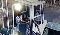 Pengendara Mobil Pukul Penjaga Loket Parkir di Makassar Viral