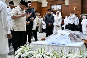 Prabowo Melayat ke Rumah Duka Almarhum Eddie Marzuki, Berikan Perhomatan ke Tokoh Pencak Silat Dunia