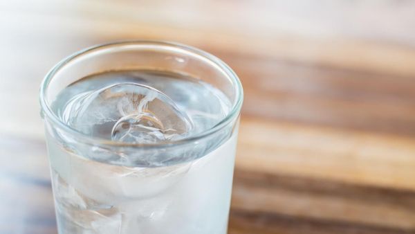 Air Dingin Bisa Sebabkan Masalah Kesehatan, Tidak Baik Jika Terlalu Sering Diminum