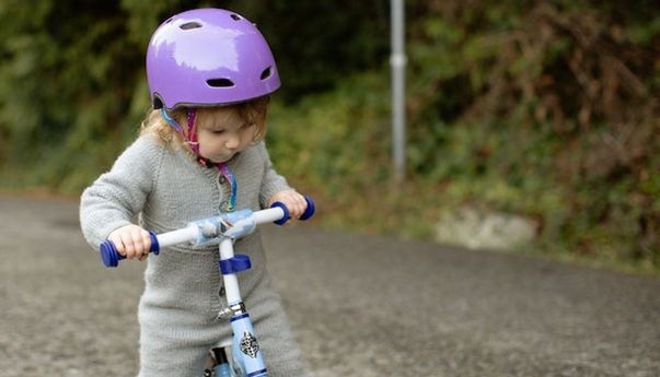 Bunda Begini Cara Memilih Helm Sepeda yang Aman dan Nyaman untuk Si Buah Hati