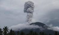Gunung Ibu Erupsi Pagi Ini, Abu Vulkanik Membumbung Setinggi 4 KM