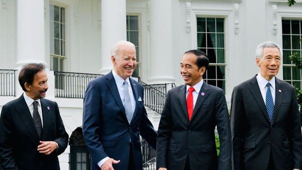 Presiden Jokowi Bersantap Malam dengan Presiden Biden dan Para Pemimpin Negara ASEAN