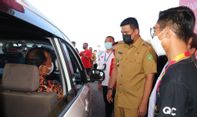 Wali Kota Bobby Cek Kesiapan Vaksinasi Drive Thru di Medan, Warganet: Pertahankan Lae