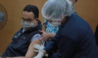 Yang Dirasa Anies Baswedan Usai Disuntik AstraZeneca: Pegal di Lengan, Cukup Minum Paracetamol