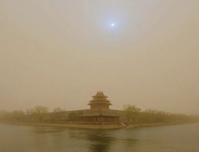 Matahari Berwarna Biru dan Langit Jadi Kuning di Beijing, Apa yang Terjadi?