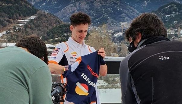 Dapat Kejutan dari Repsol Honda, Pol Espargaro Hampir Nangis