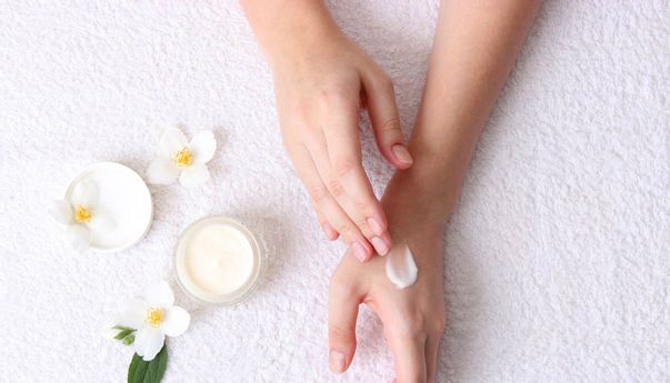 Demi Kecantikan Kulit, Ini Manfaat Menggunakan Body Lotion pada Malam Hari