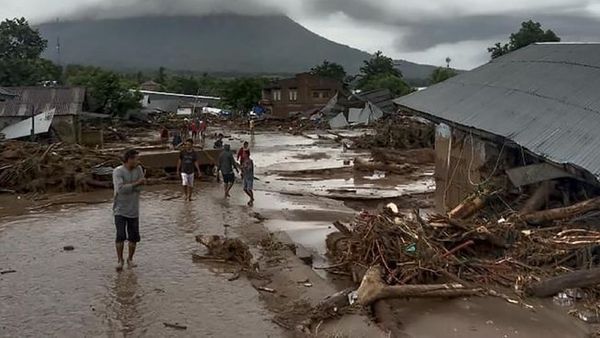 Sebabkan Tanah Longsor, Banjir Bandang NTT Tewaskan 54 Orang
