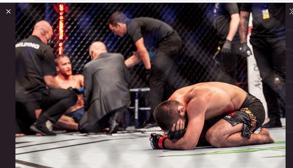 Hasil UFC 254: Khabib Kalahkan Gaethje Lalu Menangis