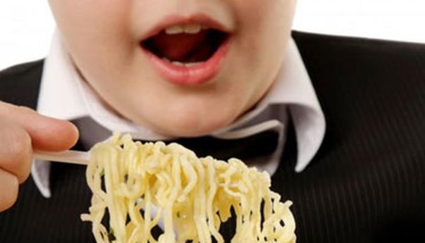 Kebanyakan Begadang dan Konsumsi Mie Instan Sebabkan Kematian, Benarkah?