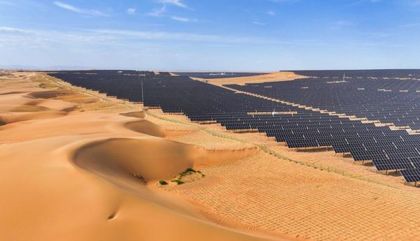 Wih! Proyek Tenaga Surya Sulap Gurun Kubuqi Jadi Sumber Energi Bersih?