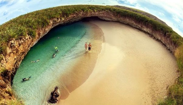 6 Pantai Terindah di Dunia Layaknya Surga