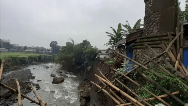 Berita Terkini: 8 Rumah Ambruk dan 30 Jiwa Mengungsi Akibat Longsor di Purwokerto